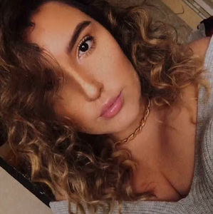Meet your Posher, Adriana
